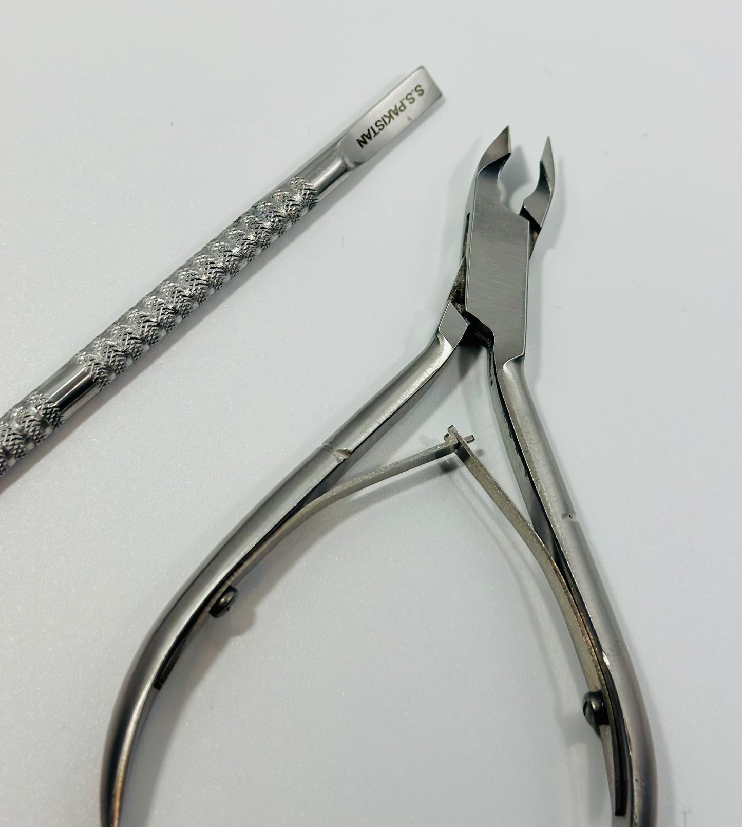 cuticle nipper & nail pusher set