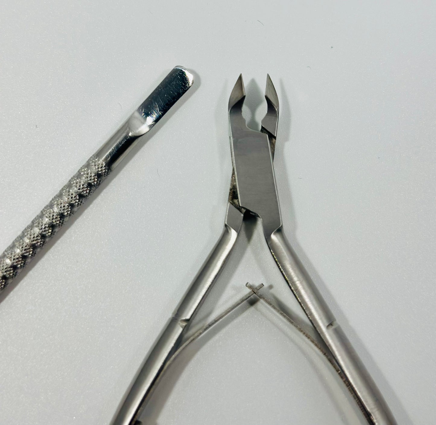 cuticle nipper & nail pusher set