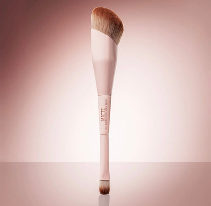 FLAWLESS STAY MATTE DUAL ENDED FOUNDATION BRUSH.
